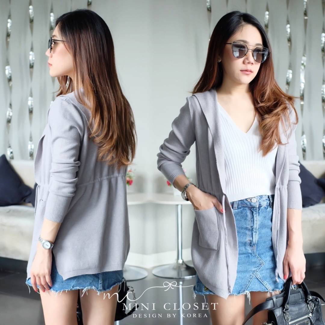 พร้อมส่งค่ะ ใส่ได้บ่อยสุด กับงานเสื้อไหมพรม เนื้อผ้านุ่มพิเศษอย่างดี มีฮู้ด มีเชือกรัดรอบเอวในตัว กระเป๋าหน้า แม่ค้าการันตี งานละมุนที่คุณๆควรมีค่ะ