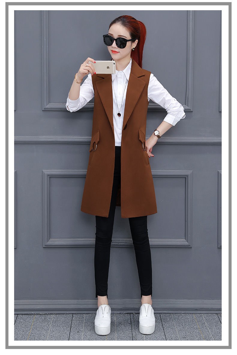 เสื้อสูทนำเข้า : เสื้อกั๊กสูทแฟชั่น เสื้อกั๊กแฟชั่น สีเขียว เสื้อสูทแขนกุด เนื้อผ้า Polyester งานสวย คุณภาพดี มีซับใน ใส่สบาย ทรงเนี๊ยบ งานสวยเหมือนแบบ 100 % ค่ะ คอปก ติดกระดุมเม็ดเก๋ รูปทรงสุดหรู ตัวยาวคลุมสะโพก ใส่ทำงานได้ หรือ ใส่เที่ยวก็เก๋ๆ มีกระเป๋า