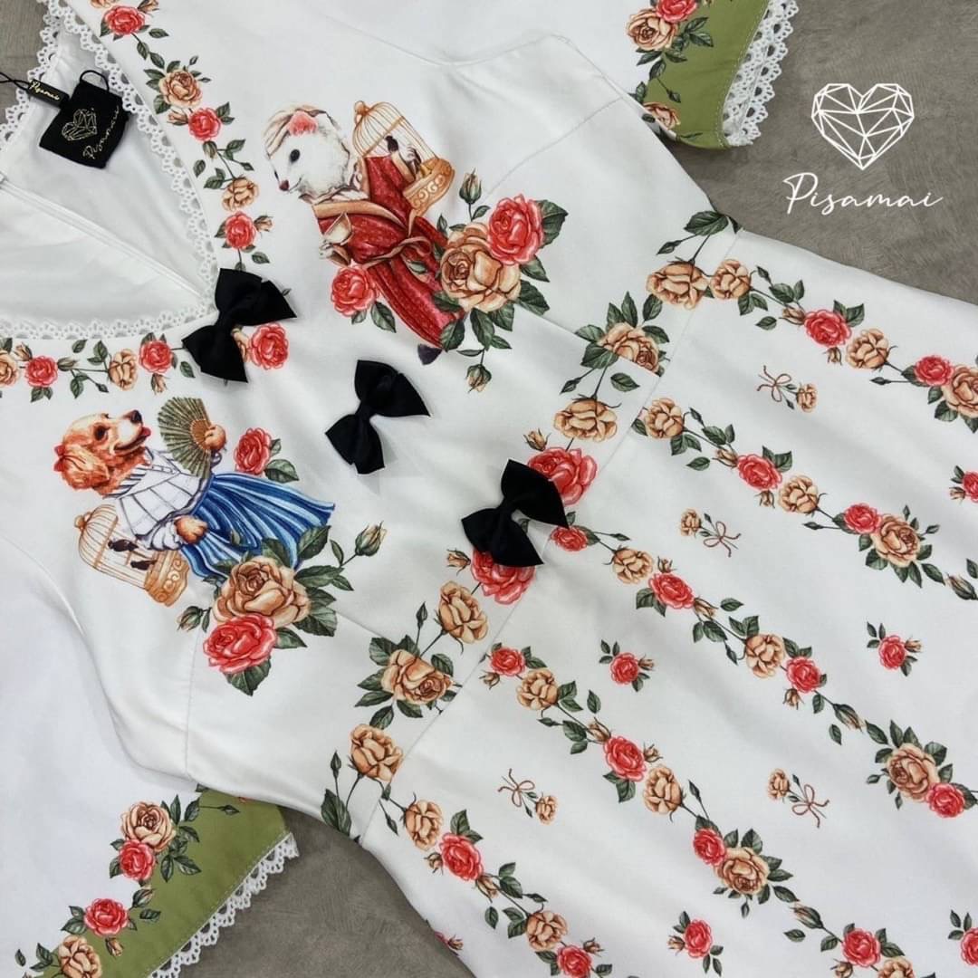 เดรสคอวีสีขาวมาในลายกราฟฟิกการ์ตูนวินเทจน่ารักๆ แต่งโบว์สีดำซ้อน3อัน ดีเท็ล10/10ไปเลยค่ารุ่นนี้ ปังมากๆค่า ที่สำคัญ ราคาฟาดๆ ใส่แซ่บๆเลยค่ารุ่นนี้ ใส่vacayถ่ายรูปกับแก๊งค์เพื่อนๆไม่มีผิดหวังเลยค่า ห้ามพลาดเลยน้าตัวนี้