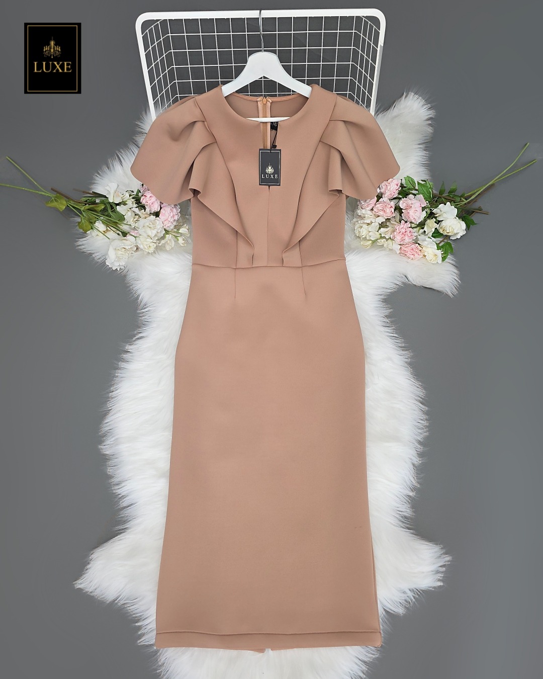 เดรสแฟชั่น เดรสเสื้อคอกลมผ่าหน้า แขนระบาย กระโปรงทรงสอบ