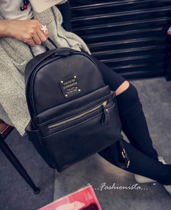 รุ่นนี้ถามกันมาเยอะ จัดมาเพิ่มให้อีกรอบ งานลายนูน 3มิติ ไม่ใช่สกรีนลาย พร้อมส่งครบสีเลยค่ะ!! HOT ITEM KOREA BACKPACK พร้อมส่งจ้าา แบบขายดี คุณภาพเริ่ด กระเป๋าเป้แบ็คหนัง pu เน้นจุดเด่นที่ตัวหนังที่ผสมผสานเนื้อแมทสีพื้นตัดต่อหนังลายงูนูนมีมิติสวยลงตัวมาก ว