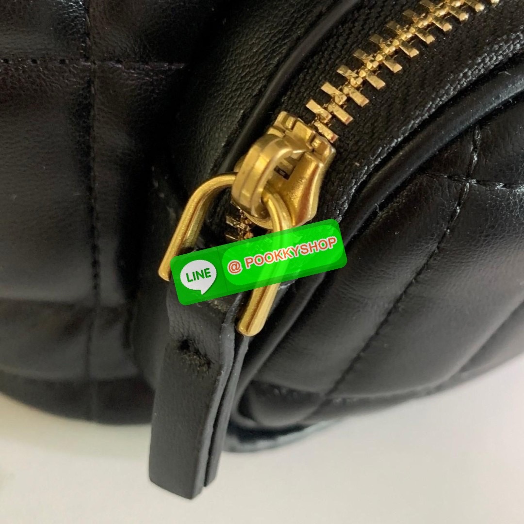 KATE SPADE NEW YORK Evelyn Small Quilted Leather Backpack กระเป๋าเป้สะพายหลังไซต์เล็กสุดคิ้ว หนังนิ่มสุดๆเย็บลวดลายตารางทั้งใบ ด้านหน้าตกแต่งต้วยชื่อแบรนด์ มีช่องเล็ก 1 ช่อง เปิด-ปิดกระเป๋าด้วยตัวล็อค ด้านในตัวกระเป๋าโล่งกว้าง จุของได้เยอะ และมีช่องซิปใส่