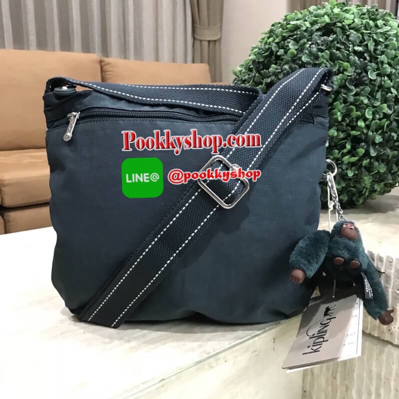 พร้อมส่งรุ่นยอดนิยม! KIPLING ART O SHOULDER BAG กระเป๋าสะพายรุ่นใหม่ล่าสุดวัสดุ Nylon+Polyester 100% เปิดปิดด้วยซิปสะดวกใช้ หัวซิปเเบรนด์ ภายในมีช่องซิป ช่องใส่มือถือและสายคล้องพวงกุญแจ ด้านหน้ามี2ช่องซิป ด้านหลังมี1ช่องซิป พร้อมสายสะพายยาวเลื่อนปรับได้จะ