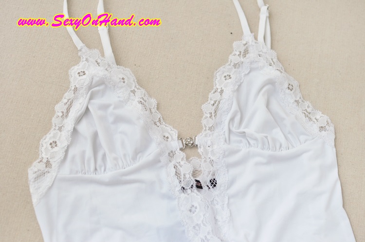 ชุดนอนเซ็กซี่ ชุดนอนสายเดี่ยวสีขาว เนื้อผ้าLYCRA เนื้อดี นุ่มลื่น แต่งแหวกลูกไม้ กลางอก ติดเพชรเก๋ๆ เนื้อผ้ายืดหยุ่นสวมใส่เย็นสบายมากๆคะ สินค้าส่งออก ญี่ปุ่น