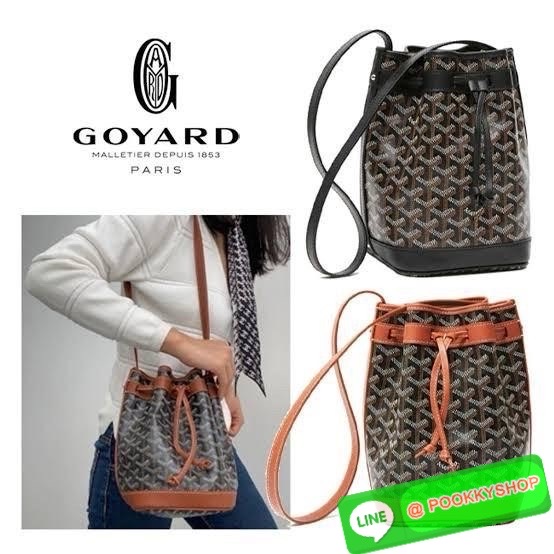 GOYARD PETIT FLOT BUCKET BAG กระเป๋าทรงถังรุ่น Petit Flot เป็น re-issue ของรุ่นดั้งเดิม ด้วยรูปทรงที่ถูกออกแบบมาอย่างสวยงาม ลงตัว เข้ากับทุกการแต่งตัว รวมถึงทันกระแสแฟชั่นทุกยุคทุกสมัย ภายในกว้างจึงสามารถบรรจุสิ่งของได้เยอะจุใจและเก็บของต่าง ๆ ได้อย่างปลอ