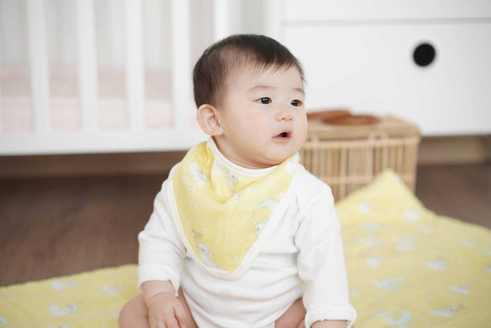 Sofflin Triangle bibs ผ้ากันเปื้อนใยไผ่ ผ้ากันเปื้อนเด็ก ทรงสามเหลี่ยมสุดน่ารัก