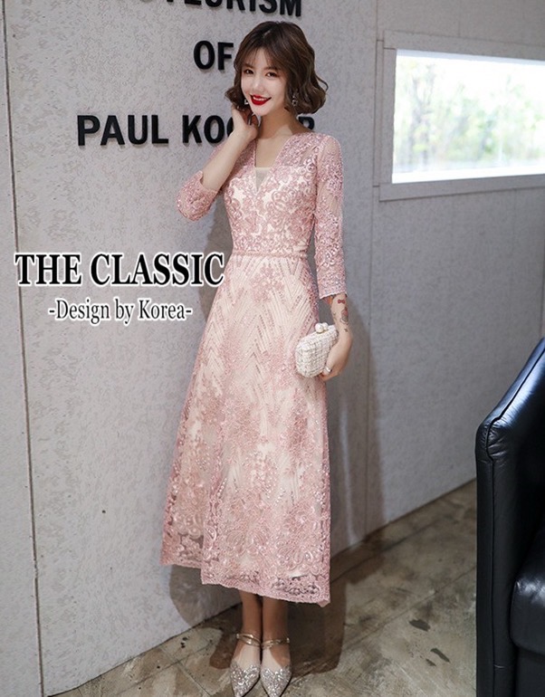 เดรสแฟชั่น ชุดยาวออกงาน ใช้ผ้าเนื้อดีปักลวยลายด้วยเลื่อมเล็กๆ ประกายเพชรระเอียดยิบทั้งตัว