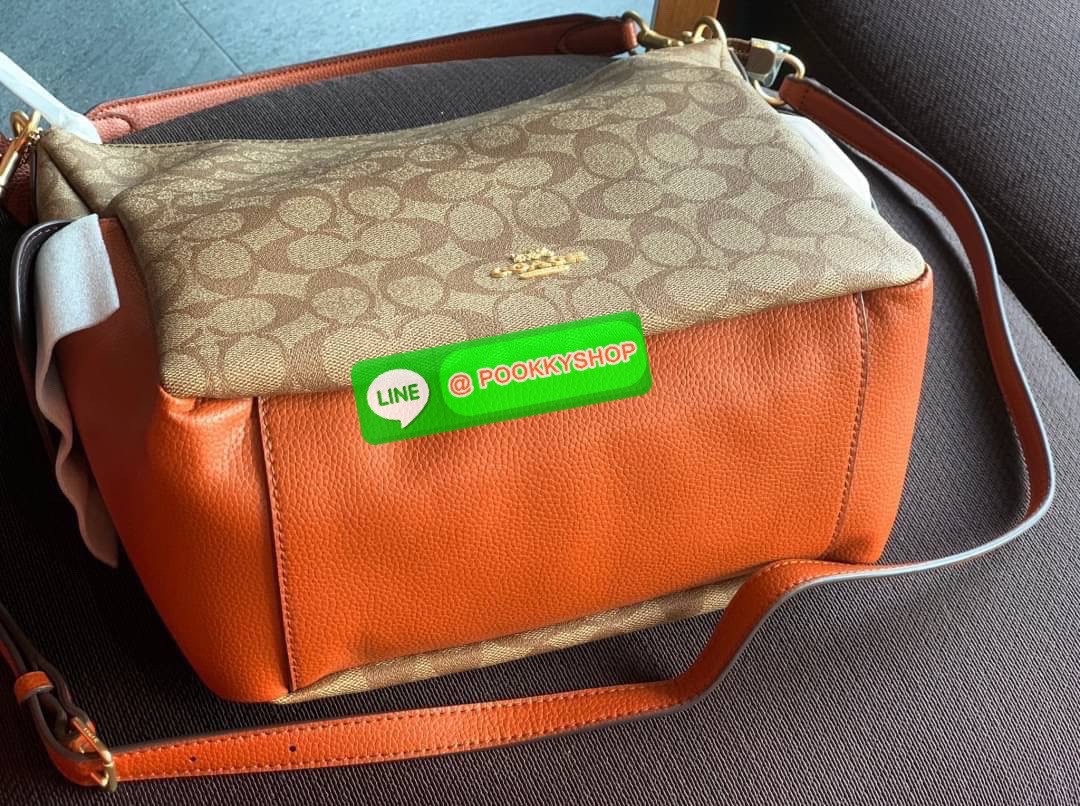 COACH PENNIE SHOULDER BAG ((C1523)) พร้อมส่ง! ✔️กระเป๋าหิ้ว//คล้องไหล่//สะพายข้างได้ สุดคุ้ม! ✔️ใบใหญ่ ทรงสวยใส่ของได้จุมาก หนังแท้ หนังนิ่ม สัมผัสแล้วหลงรักแน่นอนค่ะ ✔️ปากกระเป๋ากว้าง ล้วงหยิบของสะดวกมากๆ ภายในกระเป๋าโล่งกว้าง สัมภาร