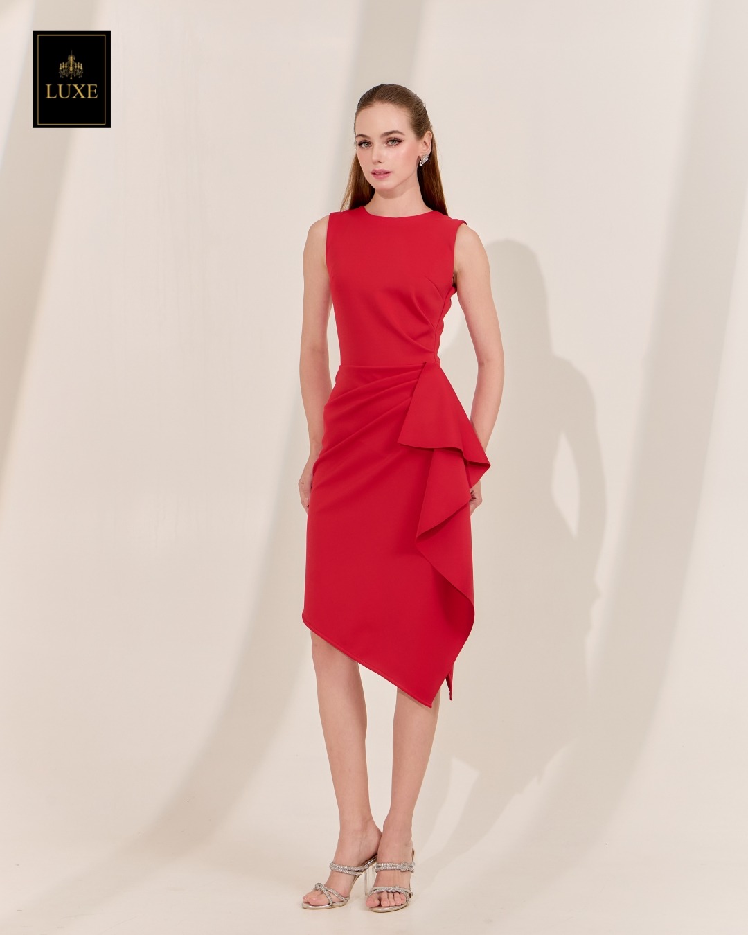 เดรสแฟชั่น เดรสเสื้อคอกลมแขนกุด กระโปรงทรงสอบ แต่งระบายข้าง ปลายเฉลียง