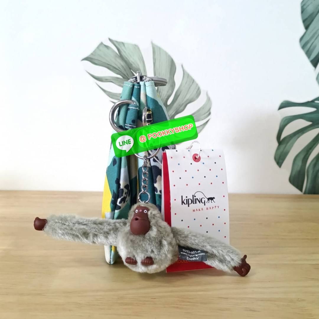KIPLING Creativity X Crossbody Bag กระเป๋าสะพายวัสดุ Nylon&Polyester 100% ขนาดกำลังน่ารัก เปิดปิดด้วยซิป มา พร้อมพวงกุญเเจลิงน้อย ด้านในมีช่องใส่ของ2ชช่อง เพิ่มตรงกลางมีช่องซิปอีก1ช่อง มีสายคล้องพวงกุญแจ ใส่ของได้จุมาๆเลยค่ะ มีสายสะพายยาวเลื่อนปรับระดับได
