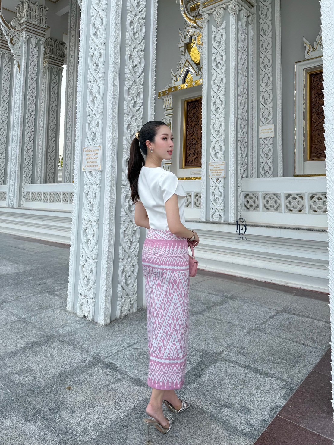 ชุดเซทแฟชั่น ชุดไทยสองชิ้นผ้าถุงเป็นผ้าพิมพ์ลายเกรดพรีเมี่ยม มีด้วยกันสองสีนะคะ สีฟ้าและสีชมพู