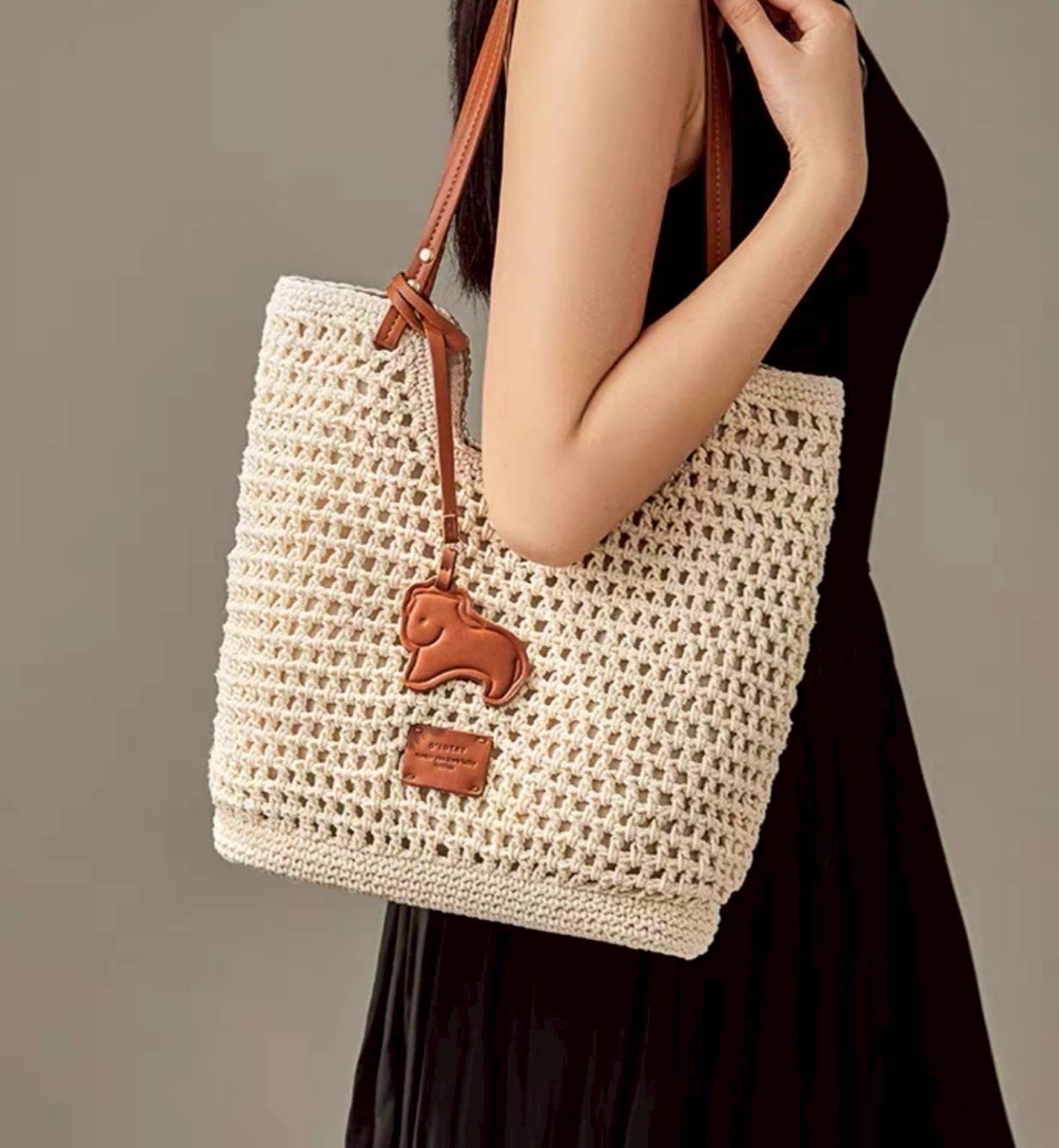 Chio’2nd แบรนด์เกาหลีมาแรงตอนนี้ กระเป๋าดีไซน์ลงตัวสวยทุกคอล งาน handmade สวยแน่หนามาก ทรงนี้ขายดีตัวท๊อป