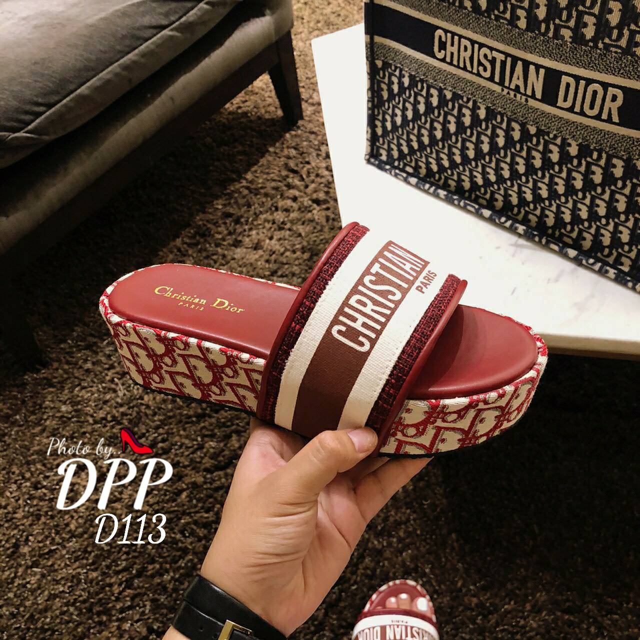 D113 พร้อมส่ง แบบใหม่ก่อนใคร DIOR2019 DWAY SLIDE IN EMBROIDERED COTTON คอเลขชั่นใหม่ปีนี้ เริศมาก ในช้อป ยังมีวางขาย รองเท้าเสริมส้น สวมส้ม พื้นหนา2นิ้ว ใส่เดินสบาย งานเกรดA วัสดุทำจากผ้าลายแบรนด์ดิออ งานตัวจริงสวย หนูหรามาก ใส่กับเสื้อผ้าได้ง่าย