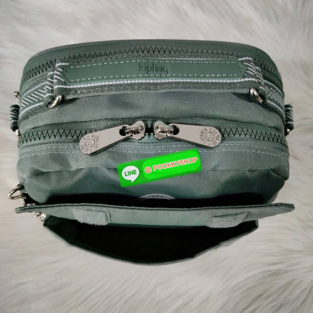 KIPLING Cand 2 ways backpack กระเป๋าถือหรือสะพายข้าง ขนาดกลาง วัสดุ Polyester 100% -ด้านหน้ามี 2 ช่องซิป -ช่องหลักโล่งกว้าง ใส่ของได้เยอะสุดๆ พร้อมช่องซิปและช่องแยกด้านข้างให้แยกของได้เป็นระเบียบมากขึ้น สามารถติใส่กระเป๋าสตางค์ใบยาวได้ มาพร้อมสายคล้องพวงก