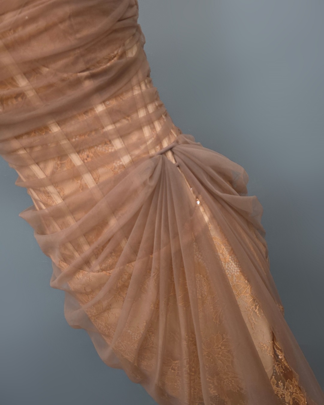 เดรสแฟชั่น เดรสเสื้อเกาะอก มีโครงแบบคอร์เซ็ต