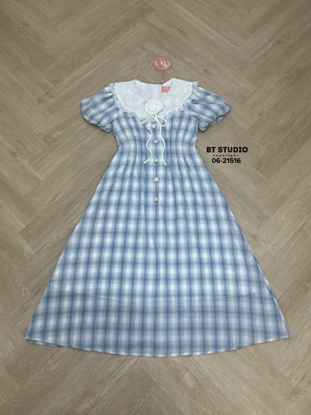 เดรสแฟชั่น เดรสยาวลายสก็อตแขนตุ๊กตา คอปกปักลายลูกไม้งานสวยมาก