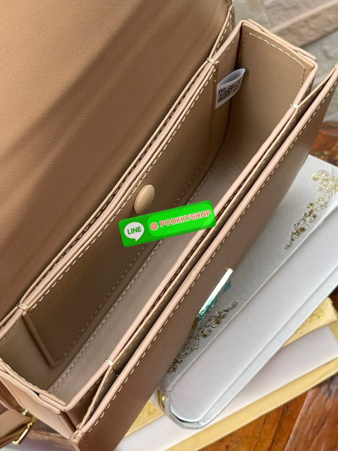 *small ðLOEWE Goya anagram small leather shoulder bag āļĄāļēāļāļģāļāļ§āļēāļĄāļĢāļđāđāļāļąāļāļāļļāļāļāļĩāđāļāļĨāļāļāļ āļāļĢāļ°āđāļāđāļē GOYA āđāļāđāļāđāļĄāđāļāđāļŦāļĄāđāļĨāđāļēāļŠāļļāļāļāļēāļ Loewe āļāđāļ§āļĒāļĢāļđāļāļāļĢāļāļāļĨāđāļāļāļāļąāļāļāļĨāļēāļŠāļŠāļīāļāļāļĩāđāļĄāļēāļāļĢāđāļāļĄāļĢāļēāļĒāļĨāļ°āđāļāļĩāļĒāļāļāļąāļāļāđāļēāļāđāļāļŦāļē āļāđāļ§āļĒāļĢāļđāļāļāļĢāļāļāđāļāļāļŠāļļāļāļāļĨāļēāļŠāļŠāļīāļ āļāļĢāđāļāļĄāđāļāļĢāļāļŠāļĢāđāļēāļāļāļĩāđāļāļ°āļāļąāļāļĢāļąāļāđāļāļĩāđāļĒāļĄāđāļāļāđāļ§āļĒāļŠāđāļāđāļŦāđāļ