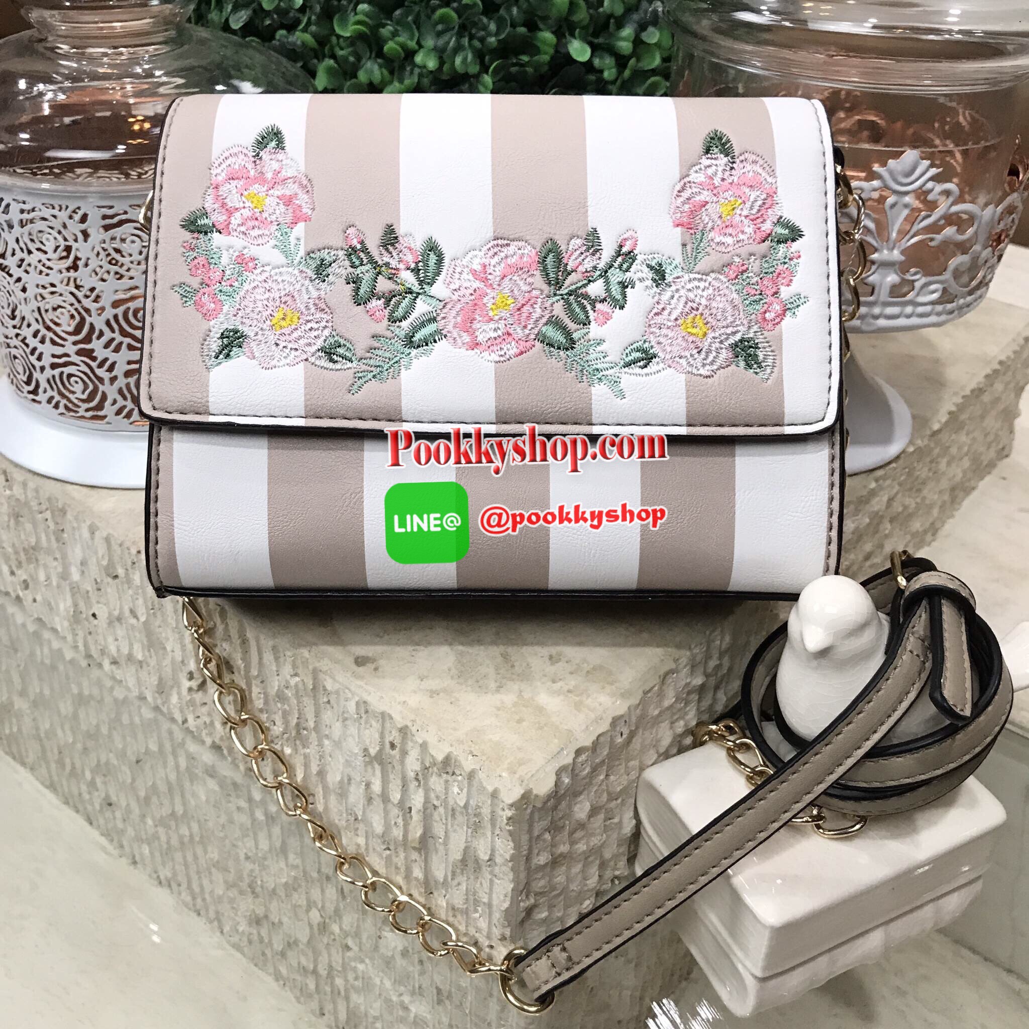 Don't Miss! NEW ARRIVAL! ALDO flower Crossbody Bag กระเป๋าถือ/สะพายรุ่นใหม่ล่าสุด ALDO แบรนด์ดังจากแคนนาดาดีไซน์สุดชิคปักลายดอกไม้สไตล์วินเทจหนังลายทางสพาสเทลอยู่ทรงกันน้ำ เปิดปิดด้วยกระดุมแม่เหล็ก ภายในมีโลโก้ ช่องซิป ช่องใส่มือถือ ใส่iphone7+ได้ น้