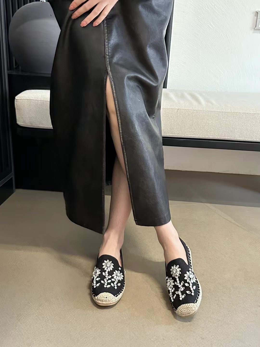 🛒𝙉𝙀𝙒 𝘼𝙍𝙍𝙄𝙑𝘼𝙇.. Shoe slip on รองเท้าslipon งาน(เพชร)เพชร เวอร์วัง รุ่นนี้ใส่สบาย ใส่แมตช์กับชุดง่าย สาวๆควรมีค่า