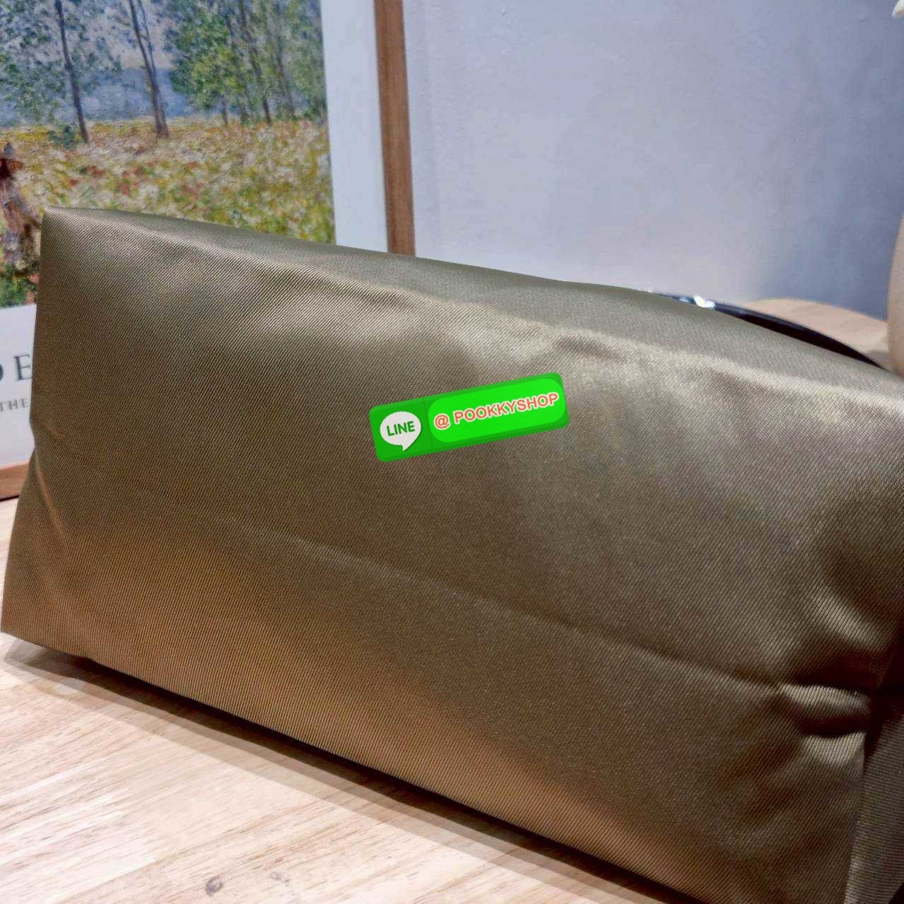 Longchamp le pliage energy M tote bag 🔆 Details เป็นอีกรุ่นที่แรงมาก จึ้งมาก! กระเป๋าสะพายไหล่ทรงโท้ท รุ่นยอดฮิต ดีไซน์ใหม่ให้ความสปอร์ตตี้มากขึ้น มาพร้อมขนาดใหม่ที่หลายๆคนรออยู่ น้ำหนักเบา ดีไซน์เรียบง่าย แต่ดูแพง ปากกระเป๋าออกแบบให้มีฝาปิดและซิป