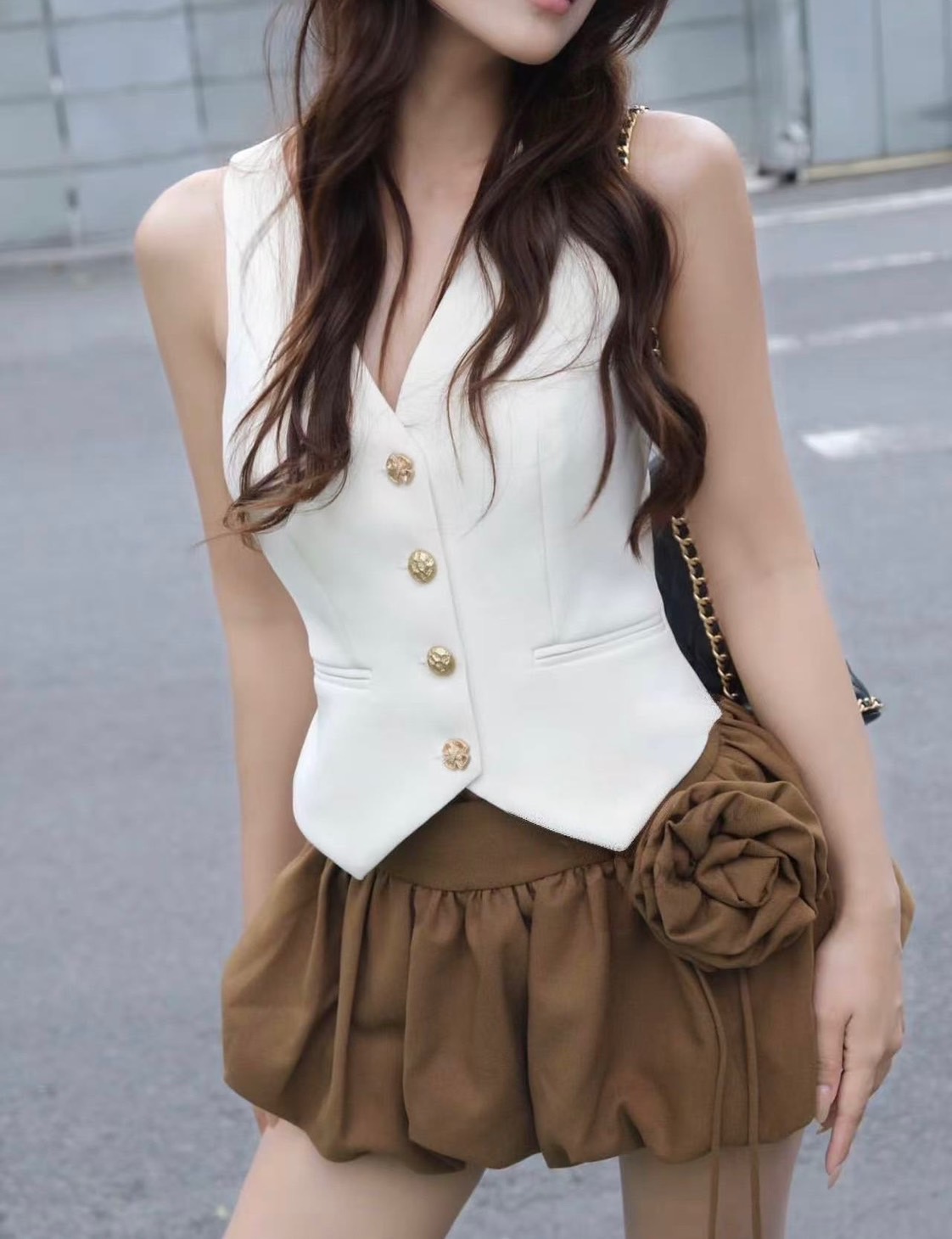 ชุดเซทแฟชั่น ชุดเซต3ชิ้น เสื้อสีขาวกระดุมหน้าสีทองสวยหรูโดดเด่น