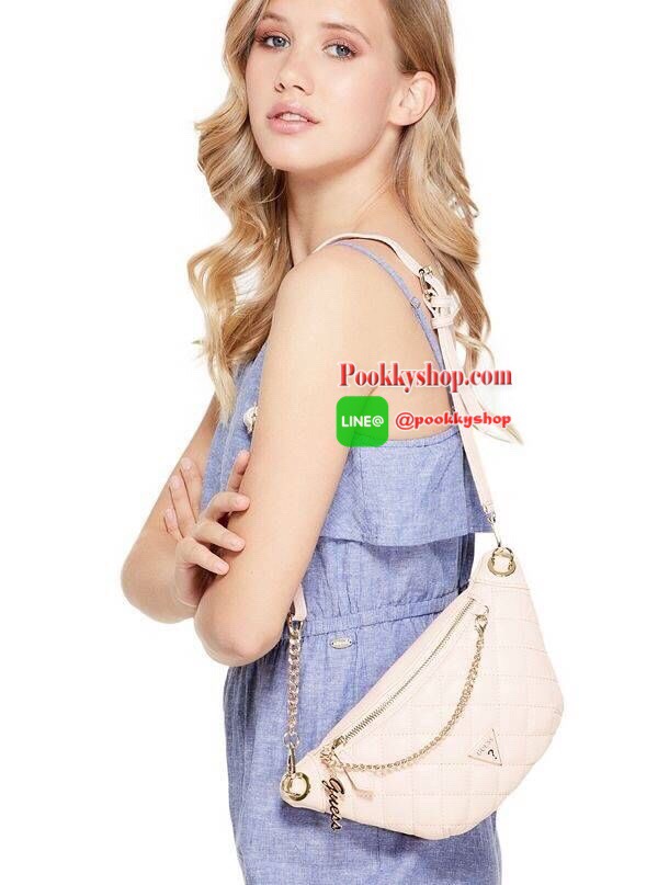 NEW ARRIVAL! Guess Kyli Fanny Pack Belt Bag 2019 กระเป๋าสะพาย/คาดเอว/คาดอกรุ่นใหม่ล่าสุดจาก GUESS FACTORY วัสดุหนังเเกะสังเคราะห์แบบนิ่มลายตารางเปิดปิดด้วยซิป ด้านหน้าประดับโซ่ห้อยโลโก้ดูมีดีเทล ด้านหลังมีช่องซิป ภายในมีโลโก้และช่องซิป สะพายได้หลายแบบไม่จ