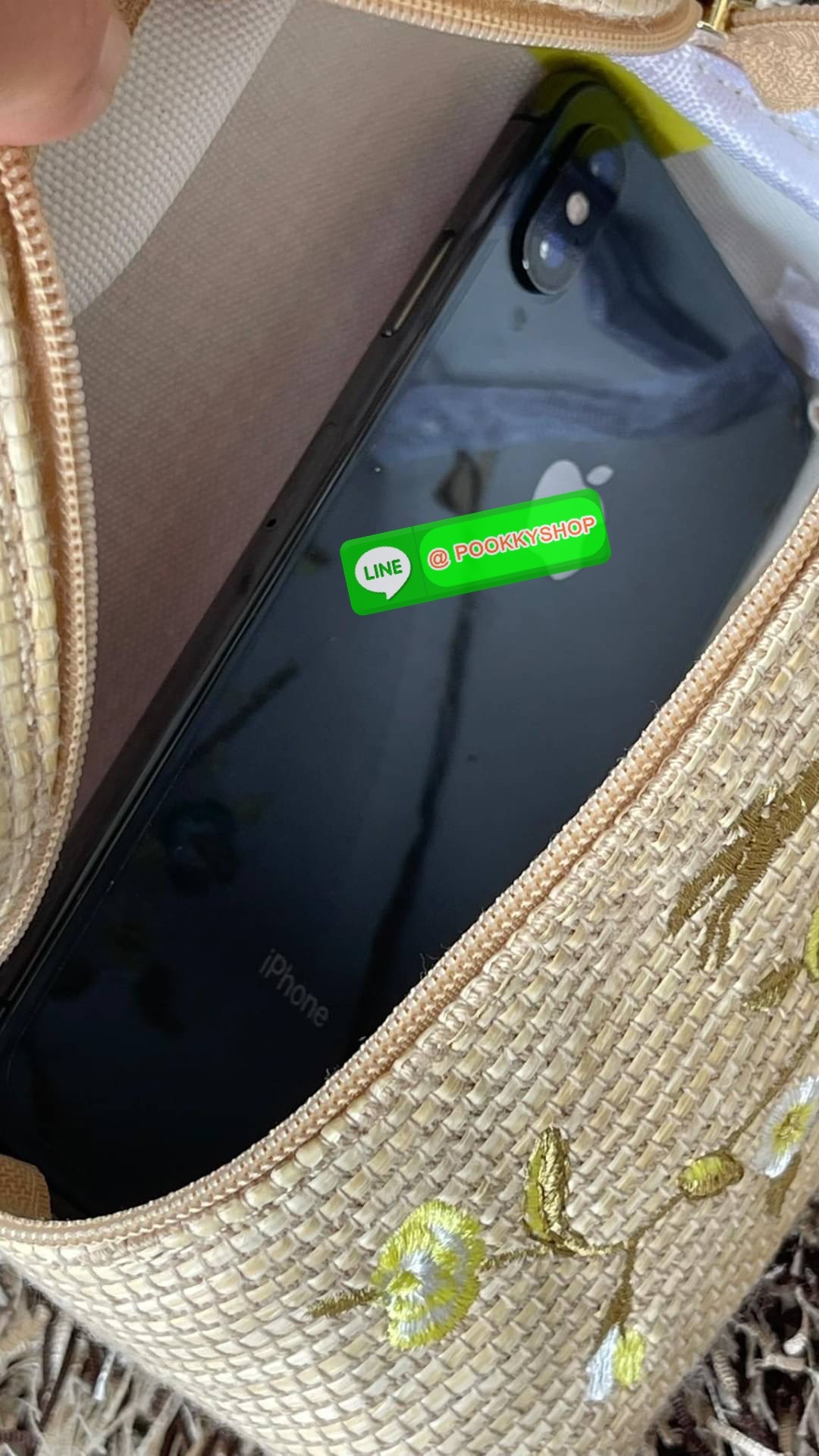 💕 Longchamp vanity xs le panier กระเป๋าสะพายข้างที่ดูเป็นผู้หญิงและไม่คาดฝันใบนี้เป็นเครื่องประดับที่สมบูรณ์แบบในชีวิตประจำวัน มีหูหิ้วและสายสะพาย สามารถถือด้วยมือ สะพายไหล่ หรือสะพายข้างลำตัว Le Pliage เฉลิมฉลองการมาถึงของฤดูร้อนด้วยผ้าใบเอฟเฟกต์