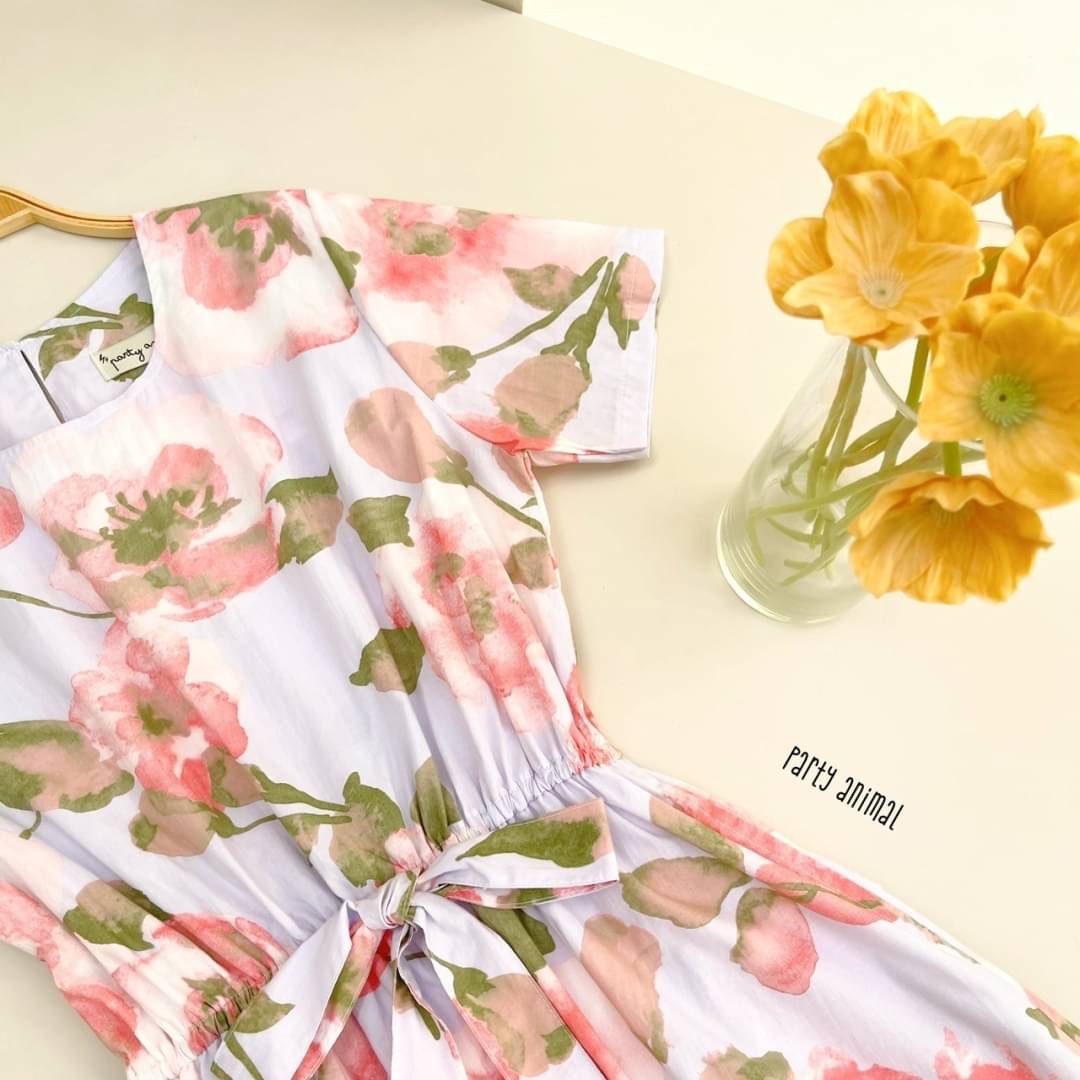 🌻🌸🪸ลายดอกไม้คิ้วท์ๆค้าา🥰🥰เดรสคอกลมแขนสั้นทรงกระโปรงเอบานเล็กน้อย เอวยืด เนื้อผ้าคอตตอน 100% ลายน่ารักค้าา มีซับในกระโปรง มีกระเป๋าล้วงข้างค่ะ 3ลาย