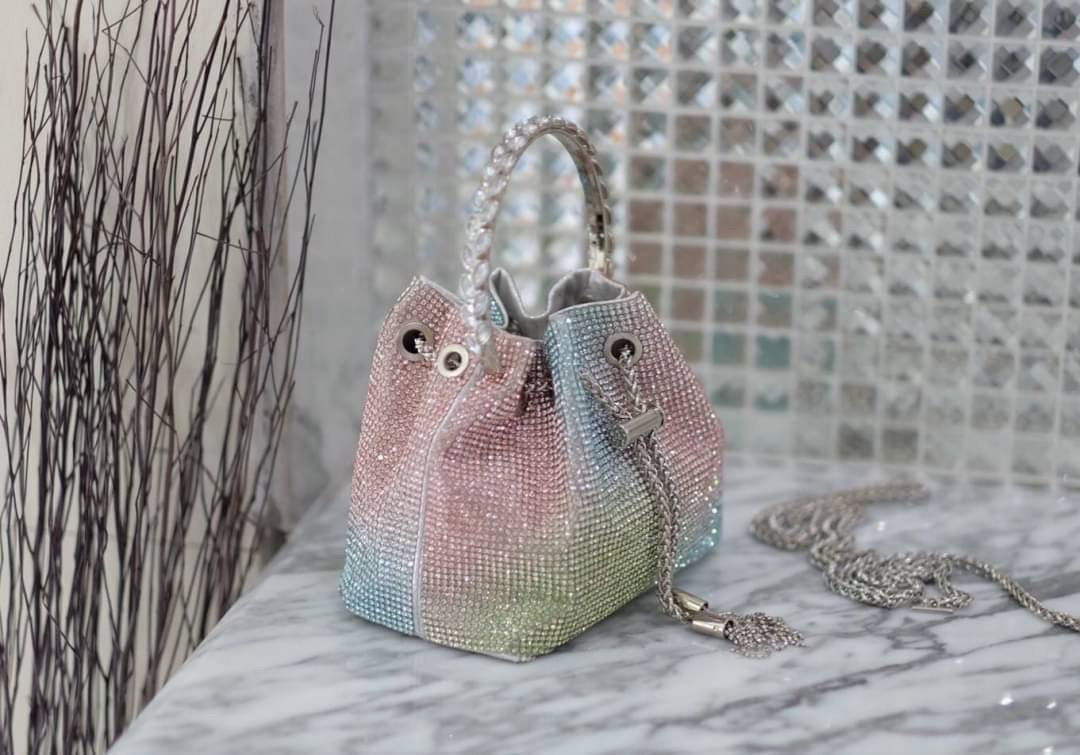 มาอีกรอบละจร้าา 💥 alexander wang ใหม่ล่าสุด เพชรมาในโทนสายรุ้งพสาเทล สีหวานมากๆๆ สวยหรูดูดี ใบนี้ต้องมี ห้ามพลาด!!!