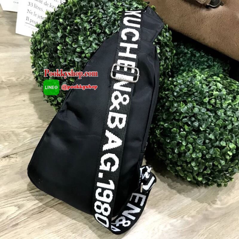 Don’t Miss! NEW! Adidas Factory Sport Originals Bag กระเป๋าสะพายสไตล์สปอร์ตดีไซน์สุดฮิตวัสดุไนล่อนเนื้อหนานิ่มกันน้ำทำความสะอาดง่าย ขนาดกำลังดี น้ำหนักเบา ด้านหน้ามีโลโก้แบรนด์เปิดปิดด้วยซิป มีช่องแบ่ง2ช่องเเยกเป็นสัดส่วน มีช่องใส่หูฟังหรือสายชาร์ตแบต Spo