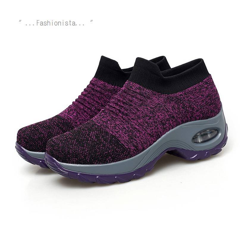 เข้าเพิ่มแล้วจ้าา สินค้าดีมีคุณภาพ!! แฟชั่นฮ็อตฮิตมาแรงงงงงง รองเท้าผ้าใบแฟชั่นสไตล์สปอร์ต เนื้อผ้าหนานุ่มมากก ยืดหยุ่นคืนรูปได้ดี ไม่ย้วยไม่แฟ่บ เสริมพื้น 4 c.m. พื้นยางยึดเกาะดีหนึบมากเดินไม่ลื่น คู่นี้ใส่เที่ยวใส่ออกกำลังกายคู่เดียวกันได้เลย ใส่สบาย วั