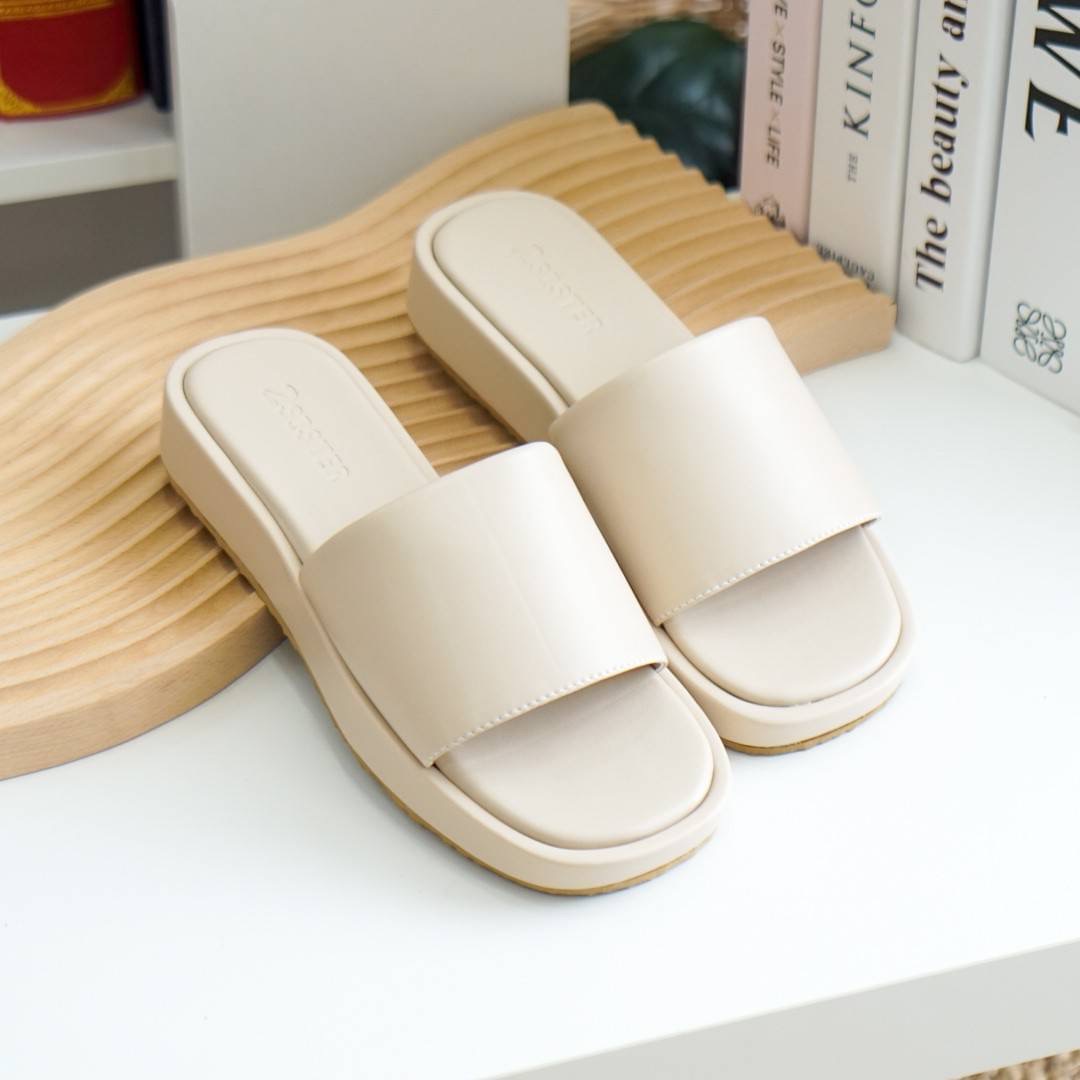 เปิดตัวน้องใหม่ รุ่นมัฟฟิน~ รองเท้างานคุณภาพ นุ่ม น้ำหนักเบา ใส่สบายสุดๆ ตัวส้นหนา1นิ้ว พื้นด้านล่างเป็นผิวลายมะกรูดกันลื่นอย่างดี งานหนังนุ่มมากๆ รับประกันความสบายค๊า