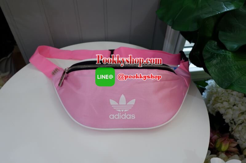 ADIDAS ORIGINALS ADICOLOR WAIST BAG Best seller! **ดาราเซเลปใช้กันเพียบ ช้าอดหมดก่อนนาจา กระเป๋าคาดอก/คาดเอวสุดชิค ดีไซน์เรียบง่าย แต่สะพายแล้วเท่ห์ คลาสสิคสุดๆ อะไหล่เงิน เปิด-ปิด ด้วยซิป ภายในกว้าง ใส่กระเป๋าสตางค์ยาวได้ และของจุกจิกได้ พอประมาณ มีช่องซ
