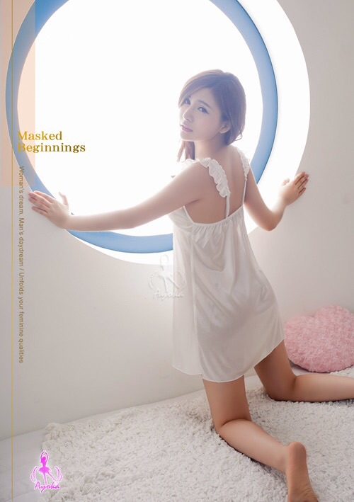 ชุดนอนเซ็กซี่ ผ้าไหมเทียม เล่นขอบลูกไม้ สีขาว นื้อผ้าละเอียดสวยหรู จับจีบระบาย สีโอรส สไตล์คุณหนูๆ