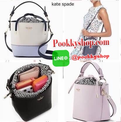 New arrival!!! Katr spade new york cameron street pippa bag 2018 พร้อมส่ง รุ่นใหม่ล่าสุดค่ะ!!! กระเป๋าวัสดุหนังซาฟเฟียโน่ ทรงถัง สามารถถือได้ สะพายข้างได้ค่ะ ด้านหน้าติดอะไหล่แบรนด์ ปากกระเป๋าเปิดปิดแบบหูรูด แบบหนังห้อยยาวลงมา หนังรูดง่ายมากค่ะ ภายในกระเป
