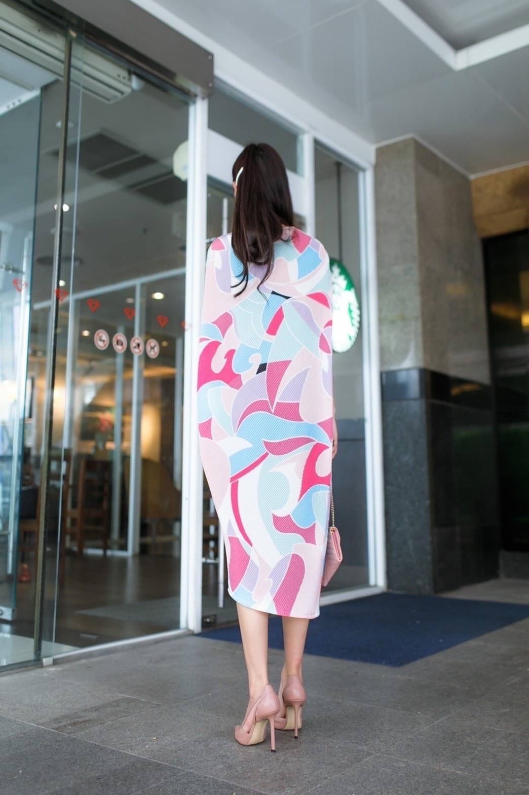 Darino Pleated Dress สวย เรียบหรู ดูแพง แบบคลาสสิค ✨ต้องตัวนี้ค่ะ มินิเดรสไหล่เบี่ยงอัดพลีท ทรงปล่อย งานสวย 👍🏻 แพตเทิร์นเฉลียงข้างทรงสโลป ดีเทลแขนเบี่ยงข้างเดียวเก๋ๆ เนื้อผ้าพลีทเนื้อนิ่ม นุ่ม ใส่สบาย 😉