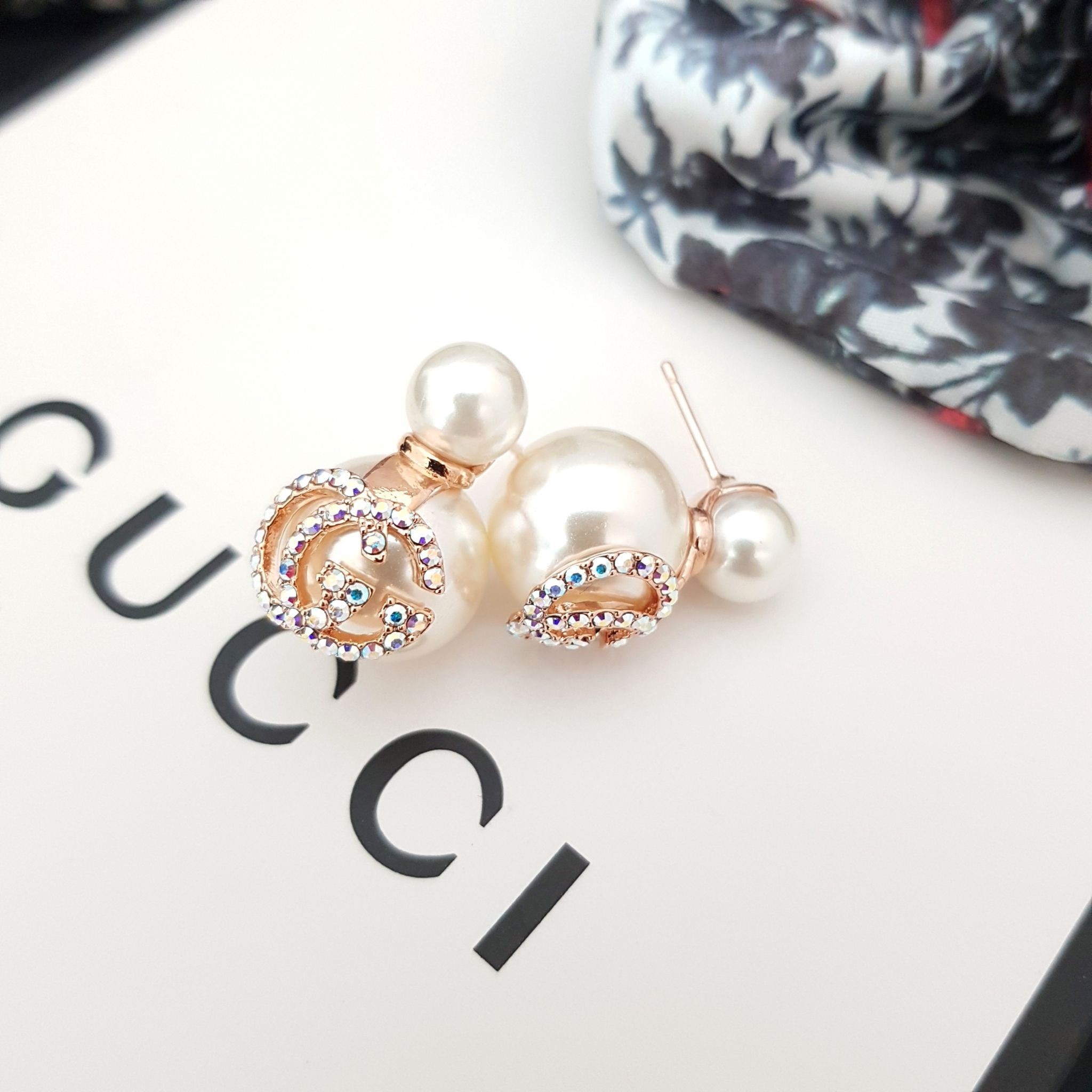 ต่างหูกุชชี่ งานฝั่งเพชรชวารอฟกี้แท้ ใส่ออกมาน่ารักสุดๆ ค่ะ งานเกาหลี สีพิ้งโกลด์/ทอง