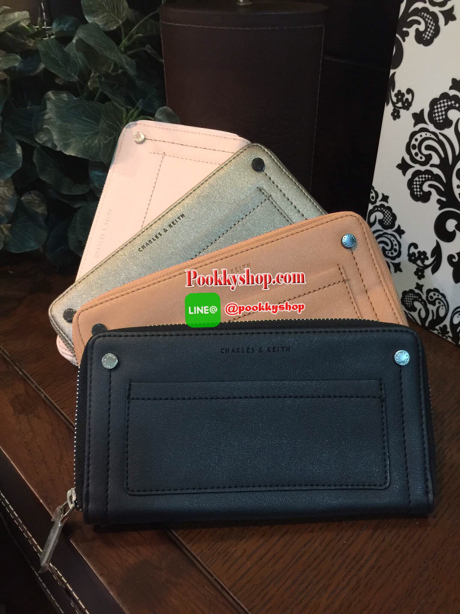 NEW! CHARLES & KEITH STUDDED FRONT POCKET WALLET กระเป๋าสตางค์ใบยาวซิปรอบรุ่นใหม่ล่าสุดแบบชนช็อปวัสดุหนังเรียบอยู่ทรงสวย เปิดปิดด้วยซิปรอบด้านหน้าแต่งหมุด พร้อมปั้มโลโก้ด้านหน้าดูสวยหรูมีสไตล์ ภายในมีช่องซิปและช่องใส่บัตรหลายช่องใส่ iphone7+ ธนบัตร บัตรได