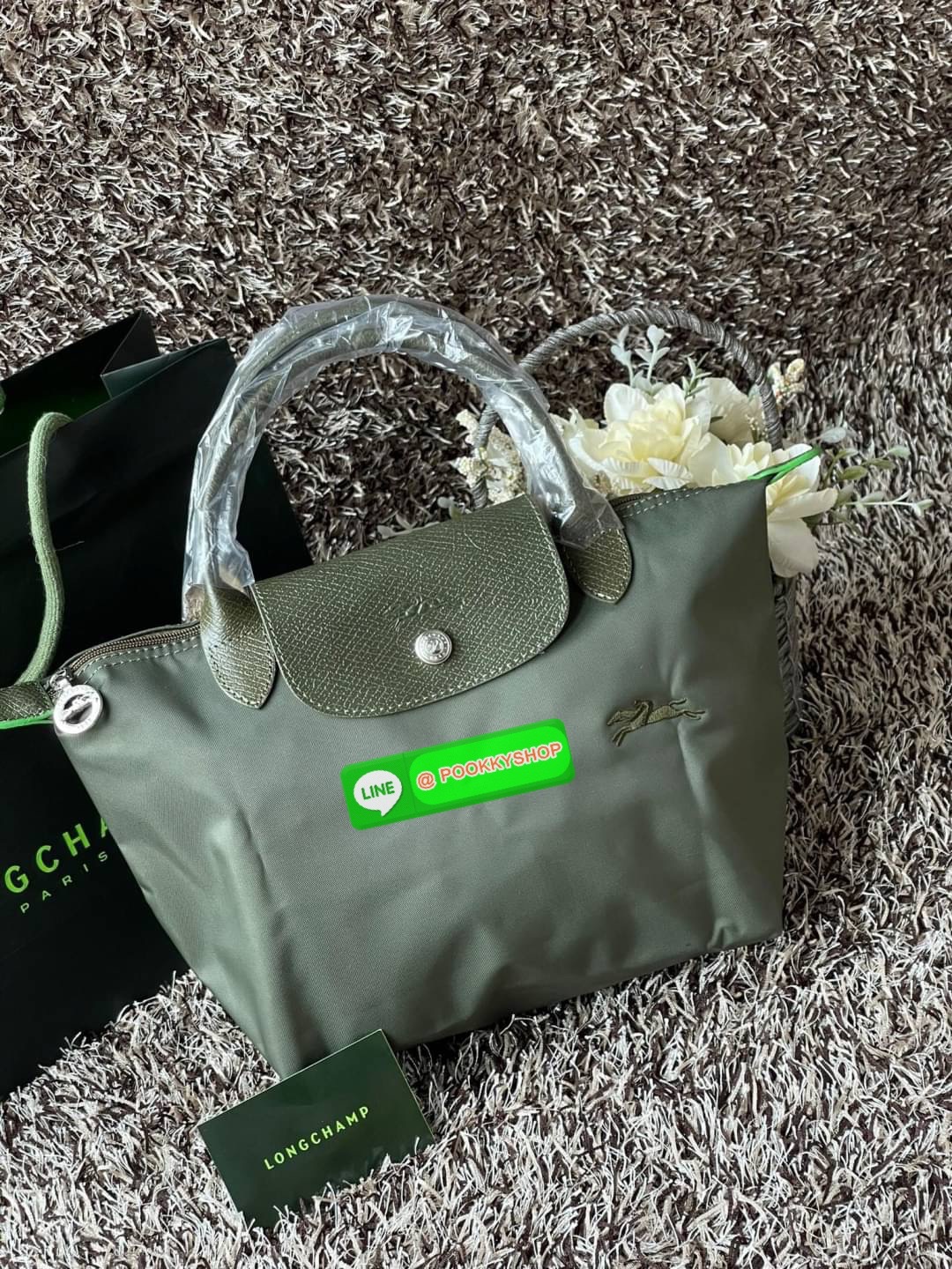 ðLongchamp LE PLIAGE GREEN Top handle bag S āļāļĢāļ°āđāļāđāļēāļāļ·āļāđāļāļāļīāđāļ§āđāļāļāļĩāđāļĄāļĩāļāđāļģāļŦāļāļąāļāđāļāļēāļāļĒāđāļēāļāđāļŦāļĨāļ·āļāđāļāļ·āđāļ āđāļāļāđāļāđāļāļāđāļ§āļĒāļĨāļēāļĒāđāļŠāđāļāļŠāļ°āļāļēāļāļāļēāđāļāļāļāļĨāļēāļŠāļŠāļīāļāđāļĨāļ°āļŠāļąāļĄāļāļąāļŠāļāļĩāđāđāļāđāļāļāļđāđāļŦāļāļīāļ āļāļĢāļ°āđāļāđāļēāđāļāļāļĩāđāļŠāļēāļĄāļēāļĢāļāļāļ·āļāļāđāļ§āļĒāļĄāļ·āļāļŦāļĢāļ·āļāļāļąāļāđāļāđāļāļŦāļāļąāļāļŠāļ·āļāļāļāļāđāļāļāđāļāđāđāļāļāļĢāļīāļāļāļēāļāđāļ§āļĒāļŦāļđāļāļąāļāļāļąāđāļāļŠāļāļāļāđāļēāļāđāļĨāļ°āļāļąāļ§āļĨāđāļāļāđāļ