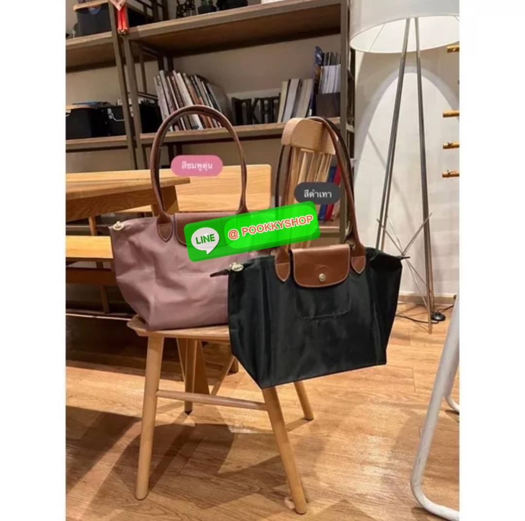 LONHGCHAMP LE PLIAGE ORIGINAL L TOTE BAG 🔖กระเป๋าสะพายไหล่ Le pliage ใบใหญ่ เรียบง่ายจุของได้เยอะ สามารถเก็บเอกสารหรือแล็ปท็อปได้คะ 🔖วัสดุ:ไนลอนเคลือบ 🔖เปิด-ปิดด้วยซิป ภายในกว้าง มีช่องลับแยกคะ 🔖สามารถพับเก็บได้พกพาสะดวกคะ