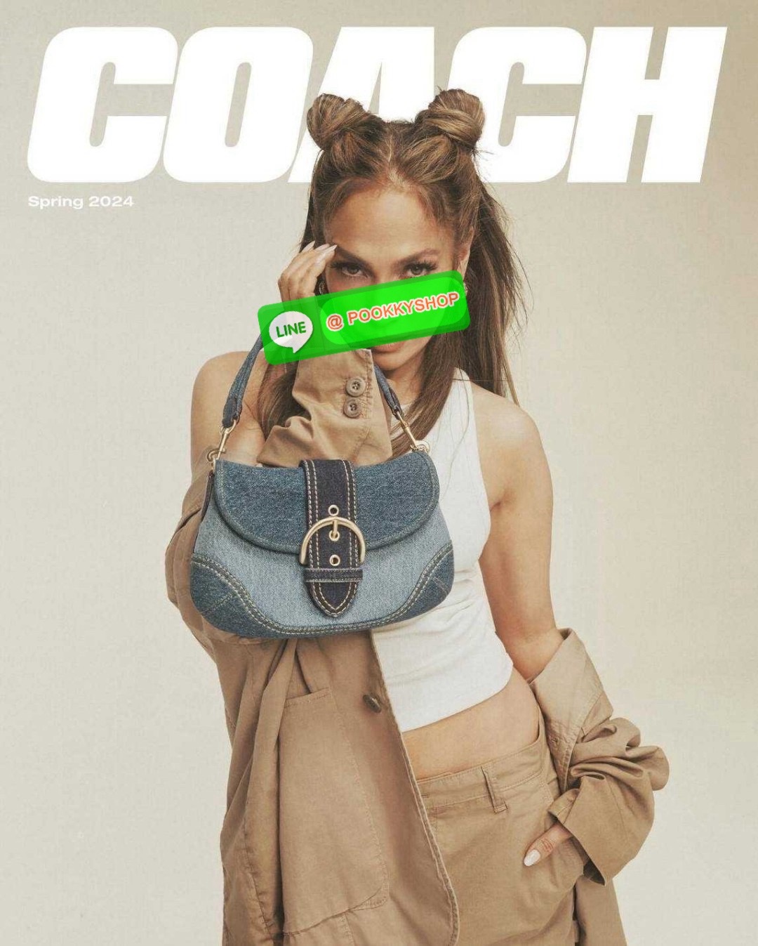 COACH CR737 SOHO BAG IN REPURPOSED DENIM 🔅 Details เลิกสวยแซ่บกี่โมงคะคุณน้า! ไอเท็มให้พาใจสั่นมาอีกแล้ว! กับกระเป๋าสะพายไหล่สไตล์วินเทจ ที่ยังคงแมสและฮอตมาก ด้วยรูปทรงที่ใช้งานง่าย ไม่เกะกะ แต่มีความเรียบหรูในตัว กระเป๋าปิดด้วยกระดุมแม่เหล็ก ภายใ