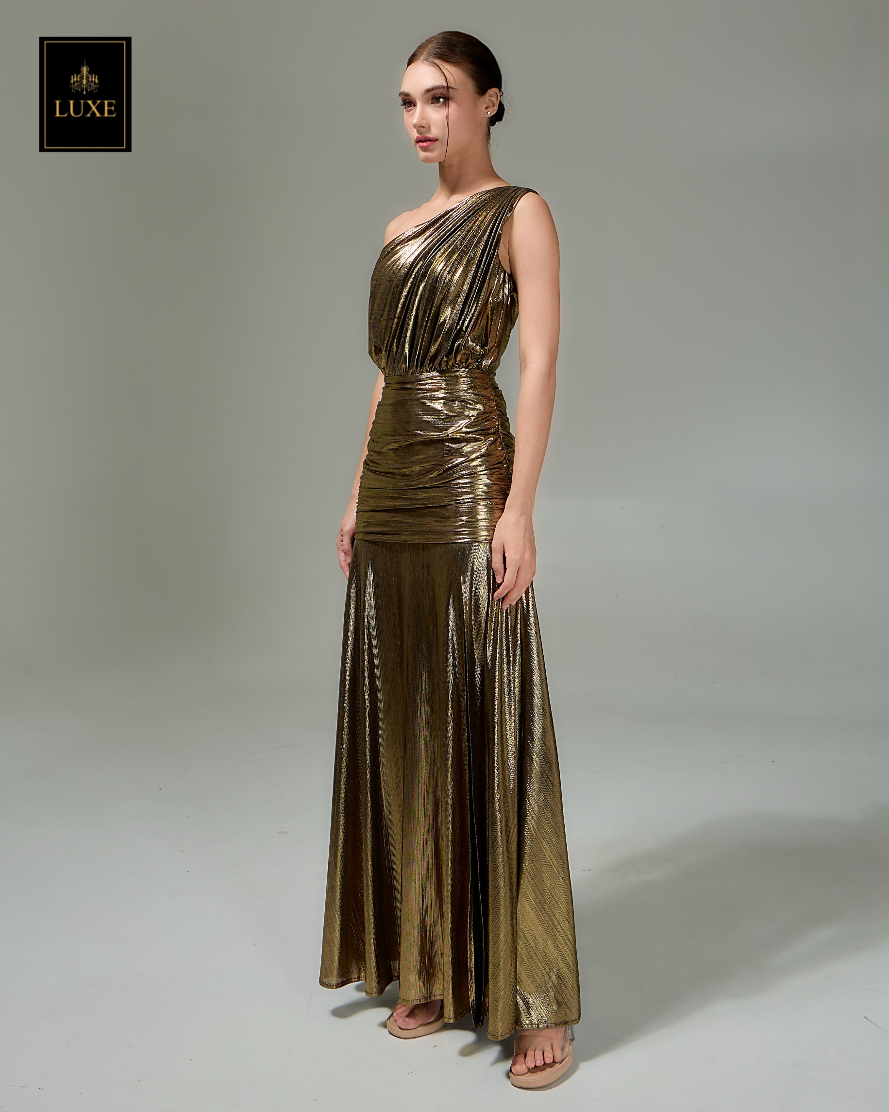 เดรสแฟชั่น แม็กซี่เดรสเสื้อไหล่เดียวอัดพลีท กระโปรงเข้ารูปตรงสะโพก