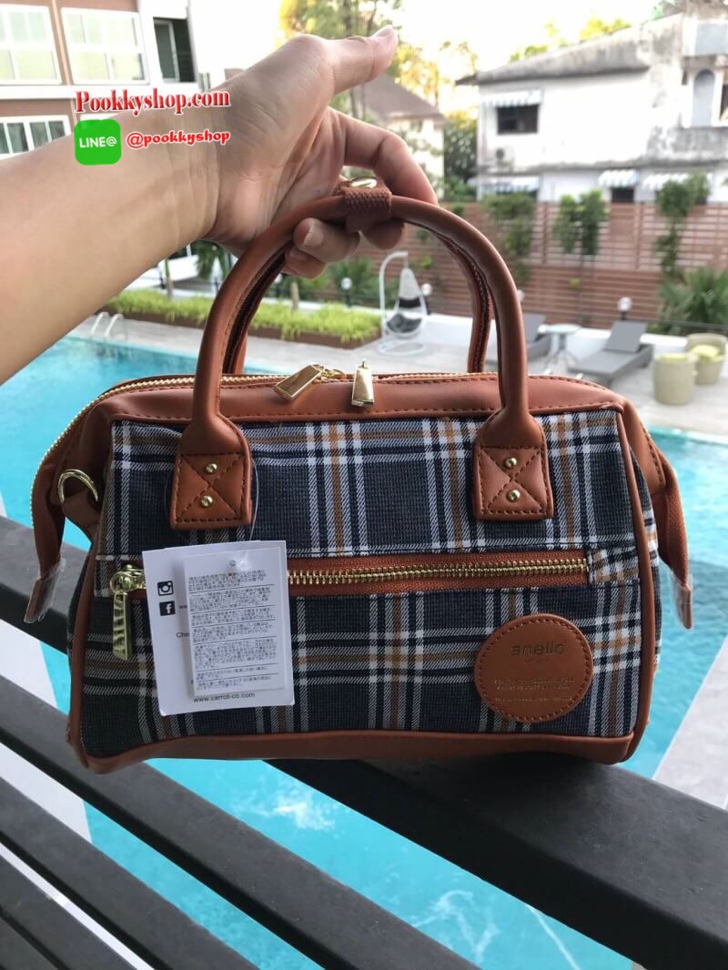 Anello check pattern mini 2 way Boston คอลเลคชั่นใหม่ล่าสุด!!ของรุ่น2way mini boston วัสดุผ้าแคนวาส ลายสก็อต และขอบบนล่างและด้านหลัง ลายสก็อตต้อนรับปลายปีที่ดูมีสีสันชวนหลงใหล รูปแบบและดีไซน์ยังคงใช้งานได้ดีเหมือนเดิม ราคาสุดคุ้มโดนใจห้ามพลาดนะคร้า!!