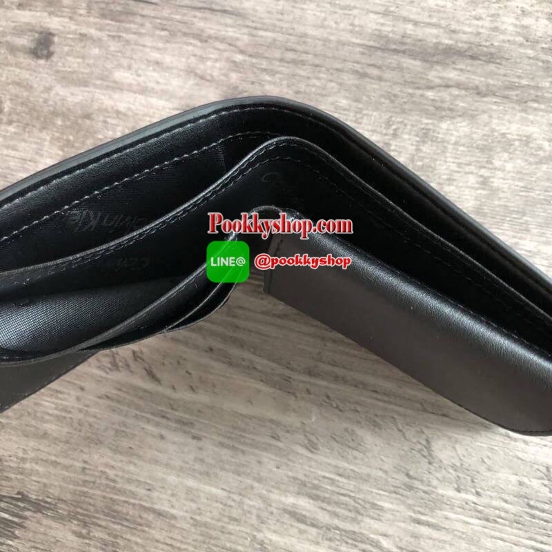 Calvin Klein Leather Belt & Wallet Set Setกระเป๋าสตางค์+เข็มขัด กระเป๋าสตางค์ด้านหน้าปั๊มชื่อแบรนด์ มีช่องใส่บัตร ช่องใส่ธนบัตร 2 ช่อง และช่องเก็บเหรียญ เข็มขัดหนังแท้ปั๊มแบรนด์ สามารถสลับใช้ได้ทั้ง 2 ด้าน เข็มขัดปรับระดับได้ 5 ระดับ มาพร้อมที่เจาะรูจ้า