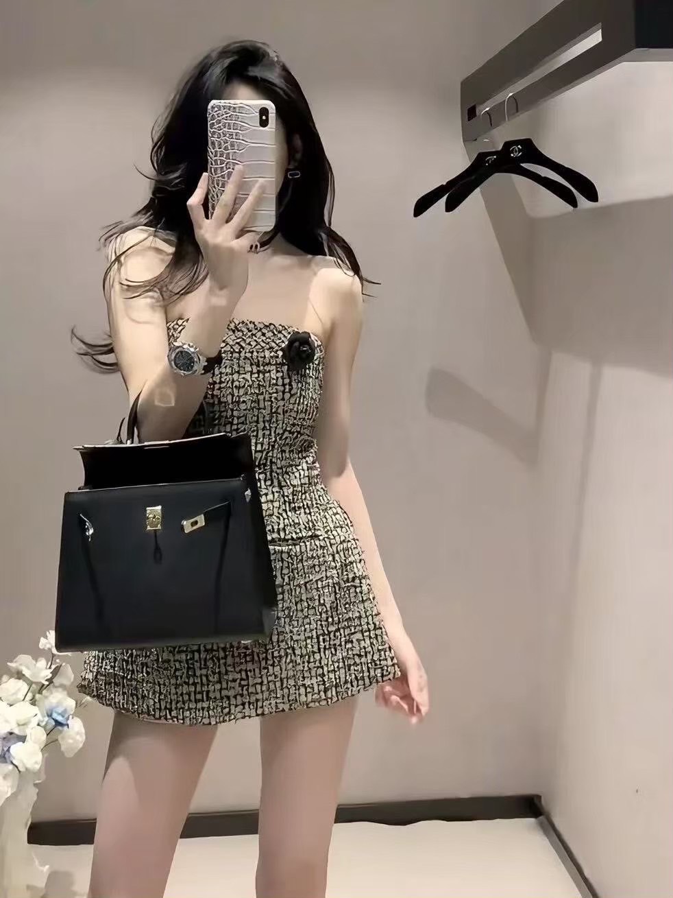 ชุดเซทแฟชั่น เสื้อเกาะอกตัวยาว เนื้อผ้าทวีตสีสวยมาก มีกระเป๋าหน้าใช้งานได้จริงทั้งสองด้าน