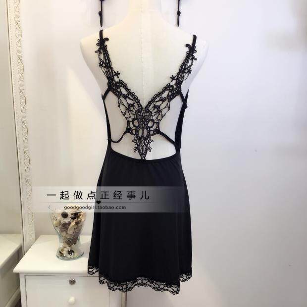 ชุดนอนเซ็กซี่ ชุดนอนสายเดี่ยว สีดำ แต่งสายลูกไม้ปักด้านหลัง สวยเปรี้ยว เนื้อผ้ายืด เกรดพรีเมี่ยม นุ่มลื่น เย็นสบาย +G-string