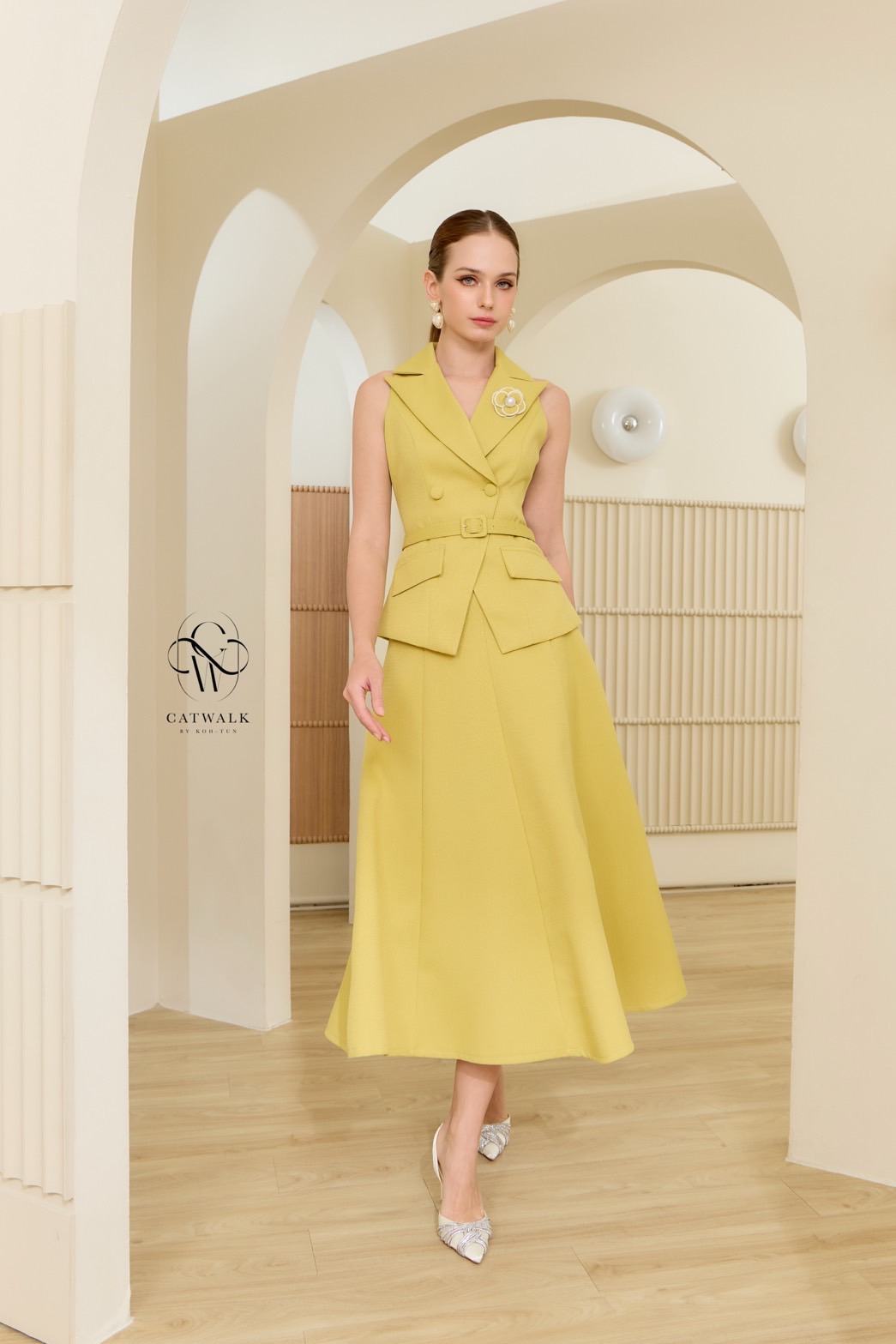 ชุดเซทแฟชั่น เซตสูทแขนกุดเข็มขัด+กระโปรงทรงย้วย เนื้อผ้าเกรดเอ ผ้าทอมีลายในตัว