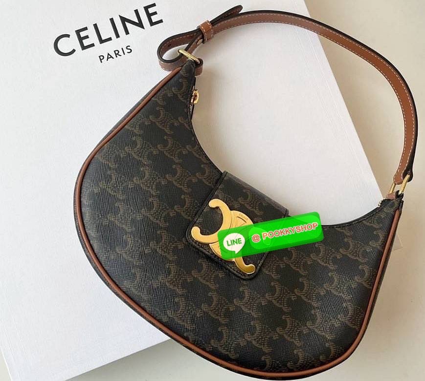 ✴️BEST SELLER!✴️CELINE SHOULDER BAG VIP GIFT WITH PURCHASE (GWP) พรีเมี่ยมกิ๊ฟ Limited Edition จาก CELINE HAUTEPARFUME DUTYFREE COUNTER วัสดุ TRIOMPHE CANVAS รุ่นใหม่ล่าสุดดีไซน์สวยหรู หนังสวยอยู่ทรง ภายในโล่งกว้างและจุสามารถใส่มือถือ กระเป๋
