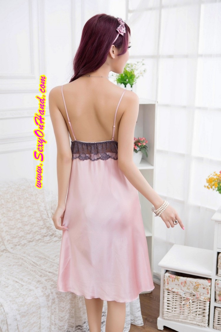 ชุดนอน สายเดี่ยว ชุดนอนผ้าไหม สีชมพูอ่อน แต่งลูกไม้สีเทาช่วงหน้าอก (ไม่ซีทรูนะคะ) แบบชุดสวยหรู คลาสสิค ไม่โป๊คะ งานเนี๊ยบ เกรดพรีเมี่ยมเลยจ๊ะ