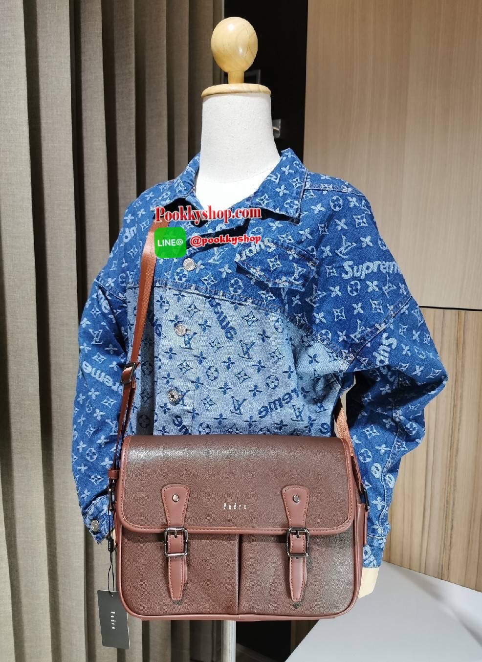 NEW ARRIVAL! PEDRO SAFFIANO MESSENGER BAG รุ่นใหม่ชนช็อปจาก Pedro แบรนด์ดังการันตรีคุณภาพด้วยเครือ Charles&Keith วัสดุหนัง Saffiano สวยหรูอยู่ทรงแข็งแรงไม่ย้วยเปิดปิดด้วยฝาปิดกระดุมแม่เหล็กพร้อมซิปด้านในสะดวกใช้ ด้านหน้าและด้านหลังยังมีช่องใส่ของ ขนาดกำลั